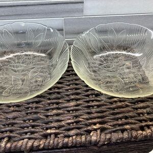 Set of 2 Clear Glass Bowls with Mushroom and Leaf Design